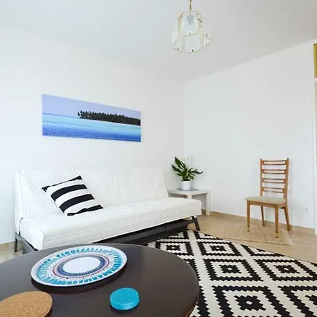 Leut Apartment, 3min Beach, 15min Center * Pola