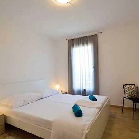 Appartamento Leut Apartment, 3min Beach, 15min Center *