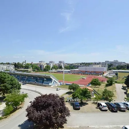 Leut Apartment, 3min Beach, 15min Center Appartamento