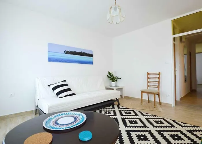 Leut Apartment, 3min Beach, 15min Center * Póla