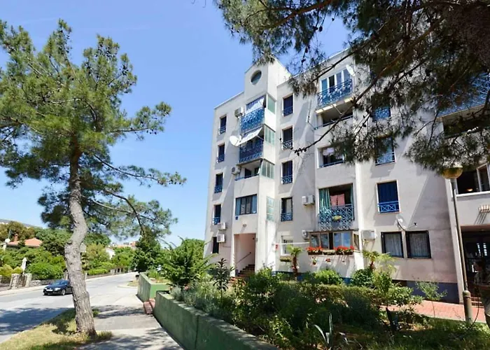 Leut Apartment, 3min Beach, 15min Center Póla