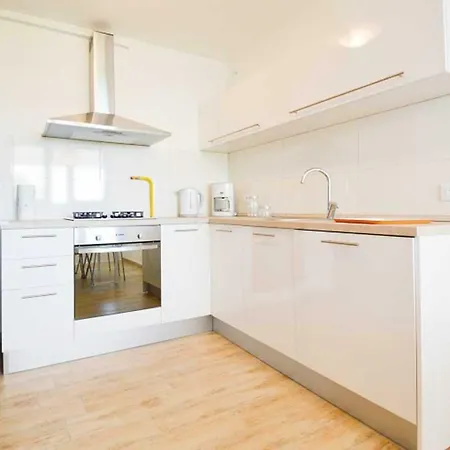 Leut Apartment, 3min Beach, 15min Center *