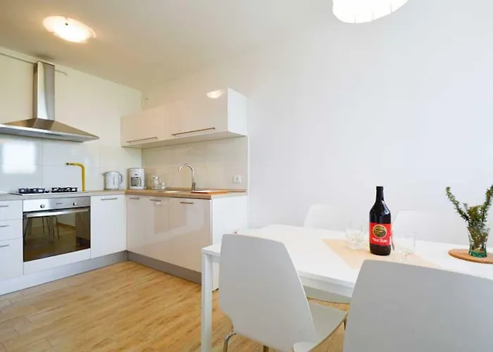 Leut Apartment, 3min Beach, 15min Center Pula