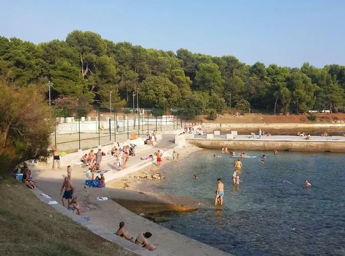 Leut Apartment, 3min Beach, 15min Center * بولا