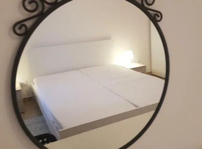 Leut Apartment, 3min Beach, 15min Center شقة بولا