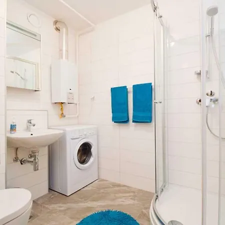 Leut Apartment, 3min Beach, 15min Center Апартаменты Пула