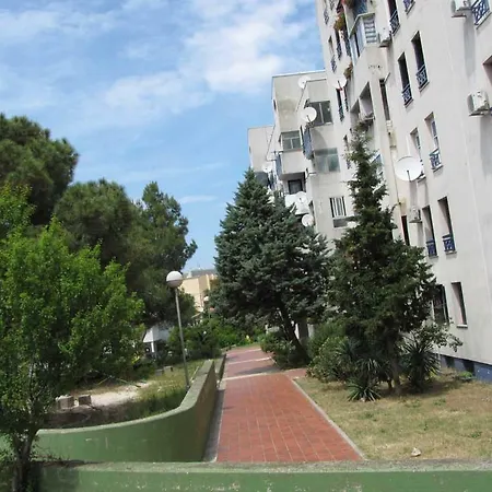 Leut Apartment, 3min Beach, 15min Center Пула