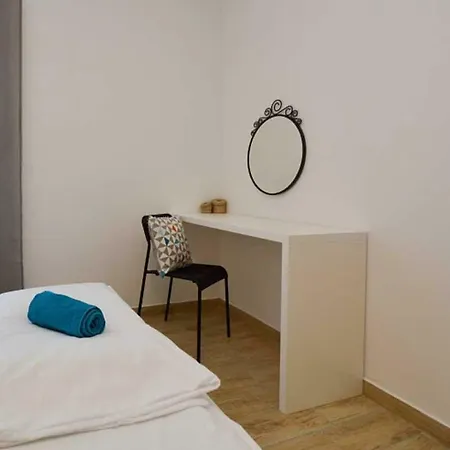 Leut Apartment, 3min Beach, 15min Center Апартаменты