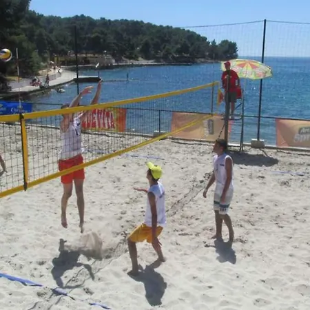 Leut Apartment, 3min Beach, 15min Center Пула