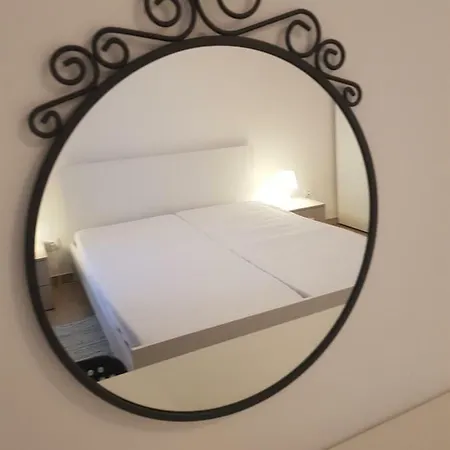 Leut Apartment, 3min Beach, 15min Center Апартаменты Пула